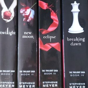 The Twilight Saga (paperback complete series)